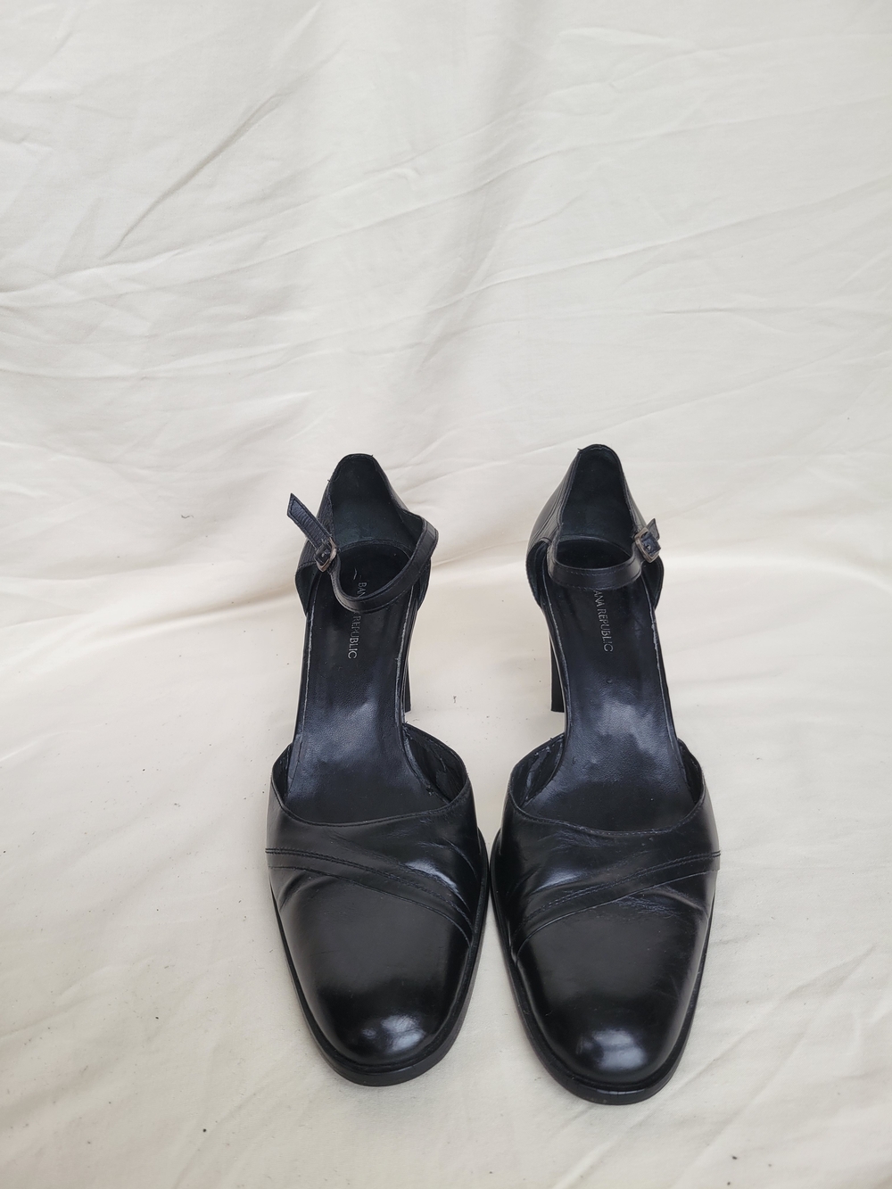 Banana Republic Vintage Black Leather Mary Jane Heels